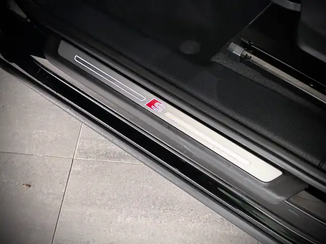 Audi Q3 view 15