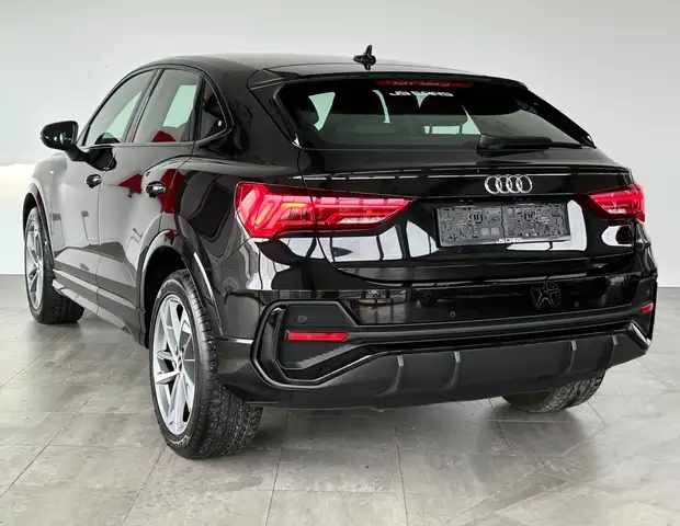 Audi Q3 view 10