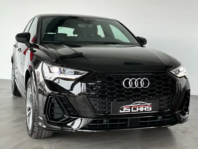 Audi Q3 view 6