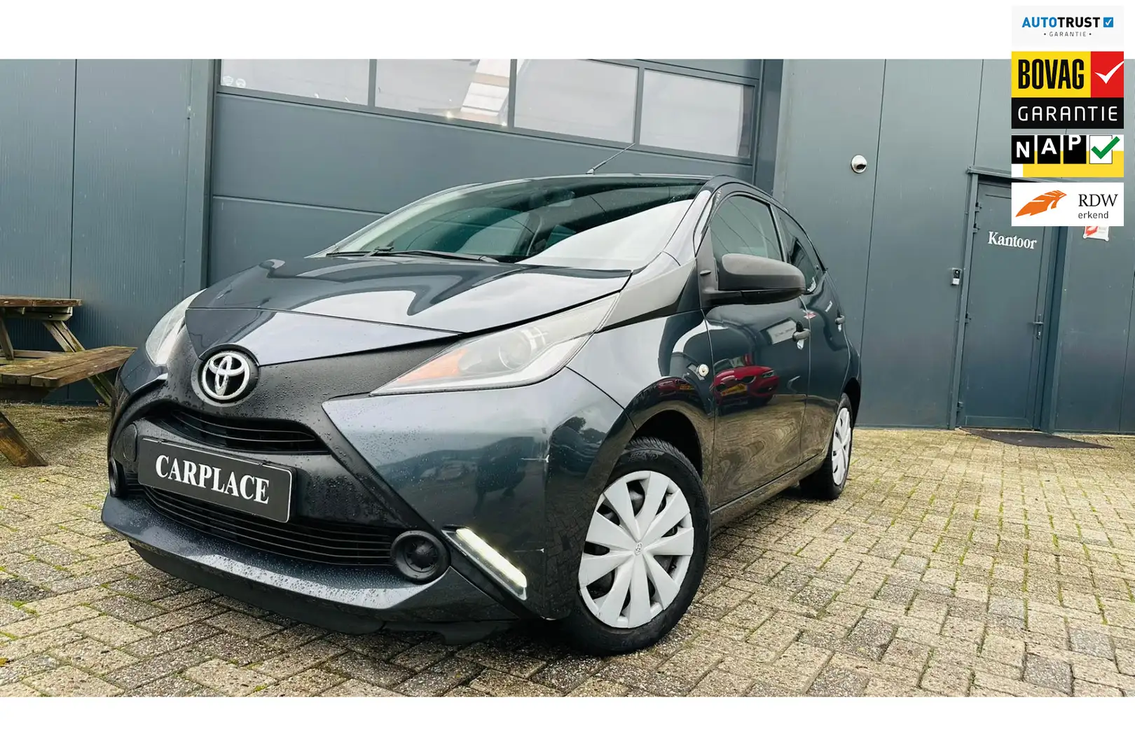 Toyota Aygo 1.0 VVT-i x-now Grijs - 1