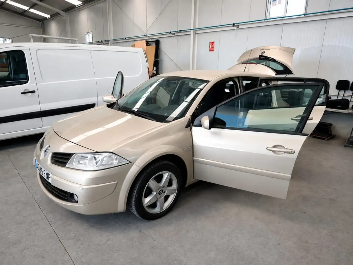 Renault Megane 1.4 Confort Authentique Beige - 1