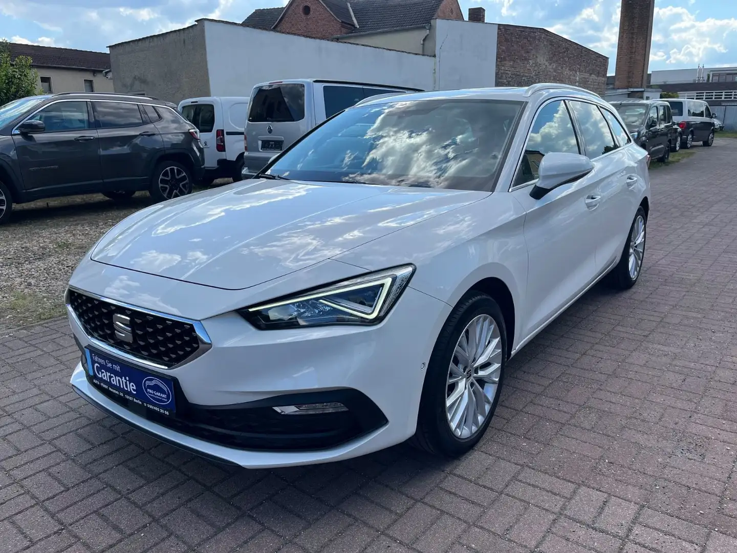 SEAT Leon SportsT Xcellence+AUTOM+NAVI+PANO+TEMP+AHK Blanc - 1