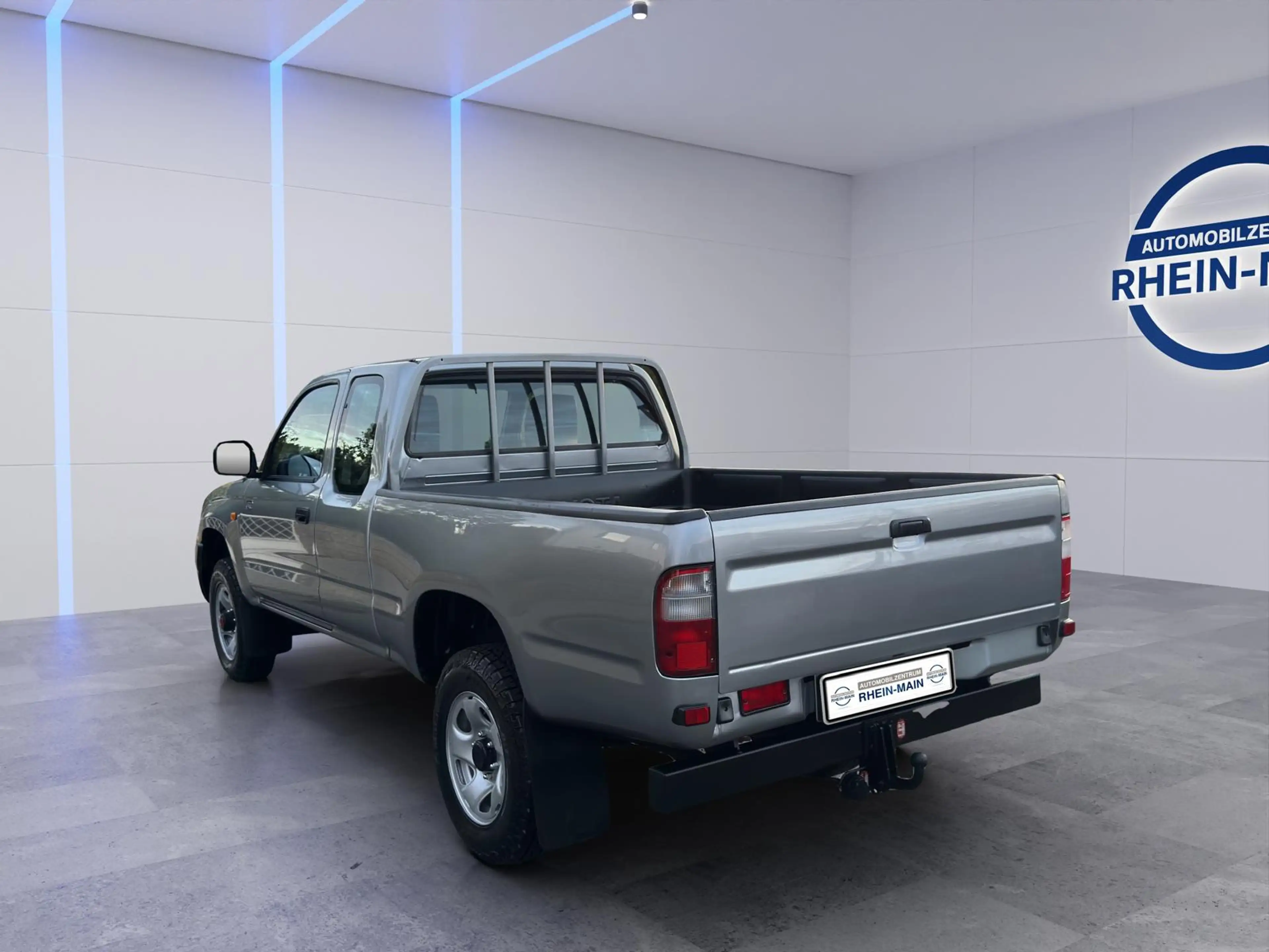 Toyota Hilux Xtra Cab4x4 Nur 25tsd. km! TOYOTA-Historie! DIFF L — photo 3