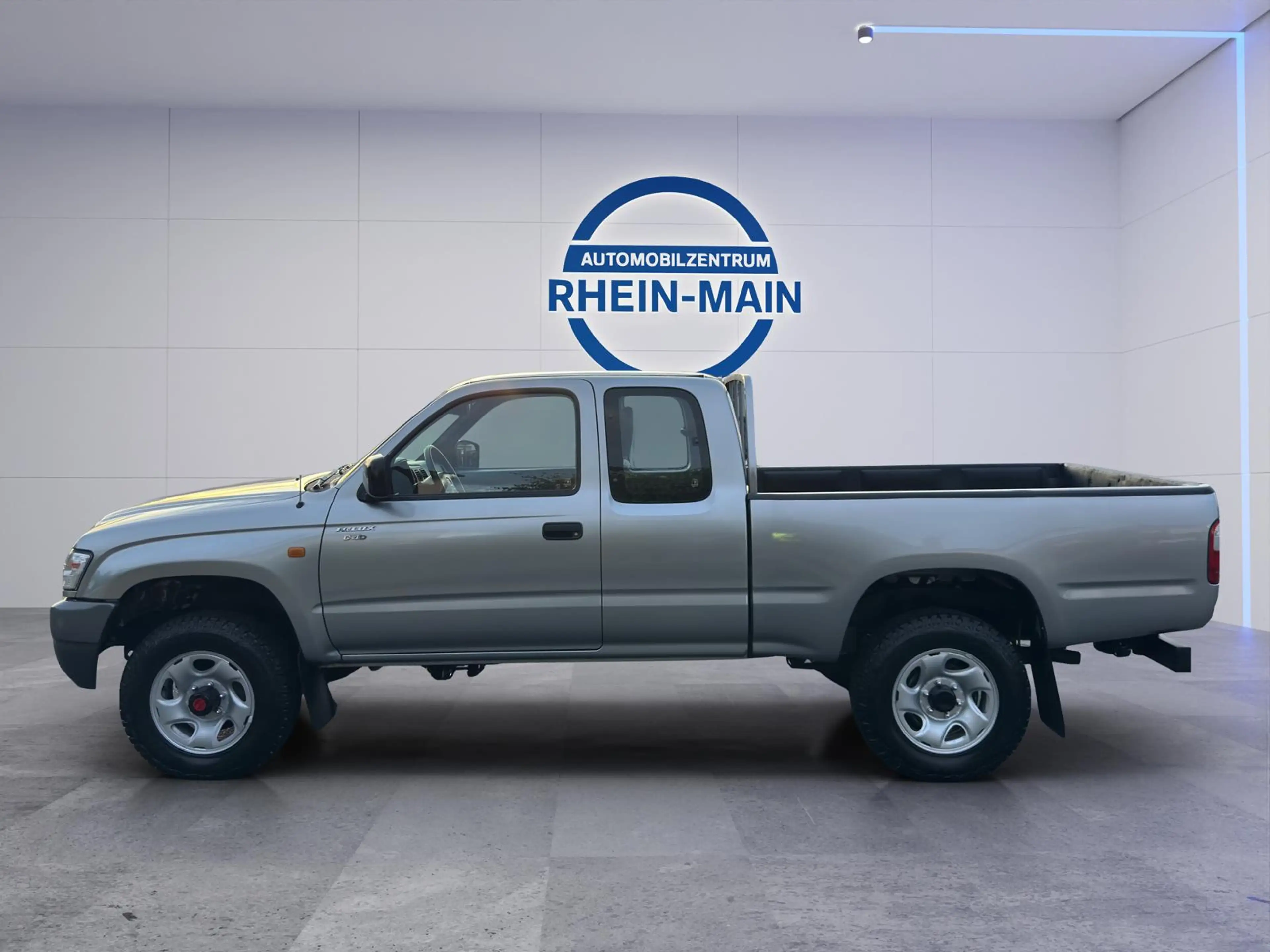 Toyota Hilux Xtra Cab4x4 Nur 25tsd. km! TOYOTA-Historie! DIFF L — photo 2