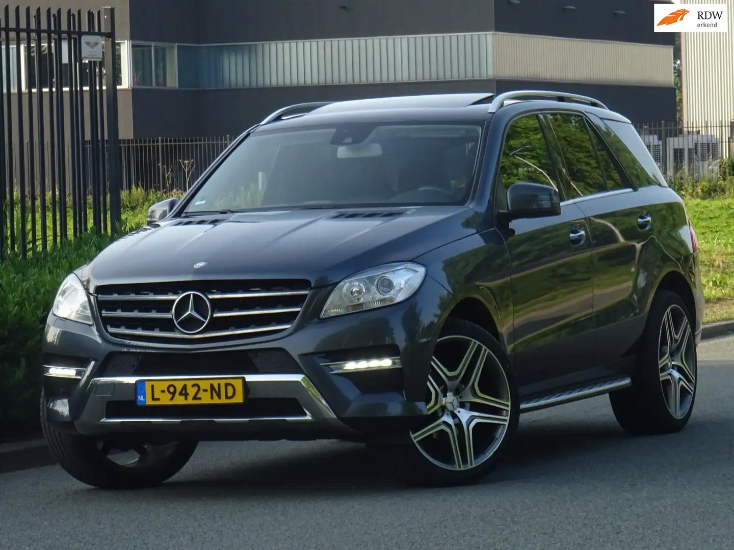 Mercedes-Benz ML 350 M-klasse AMG UNIEK OPENDAK/CAMERA/MEMORY Grijs - 1