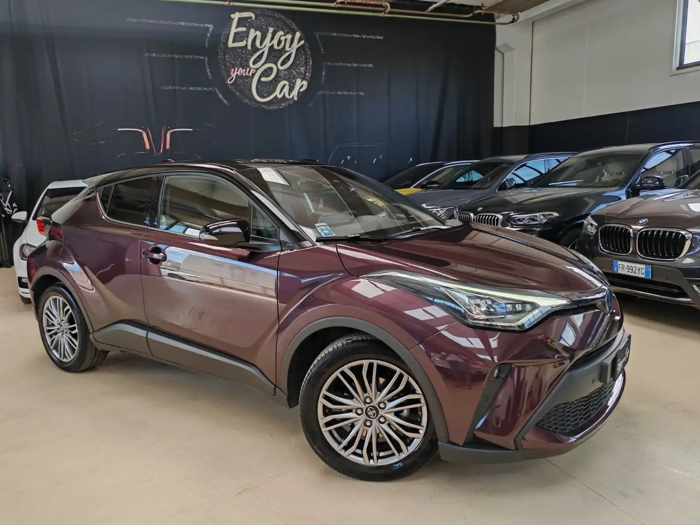 Toyota C-HR 2.0h Lounge e-cvt Mauve - 1