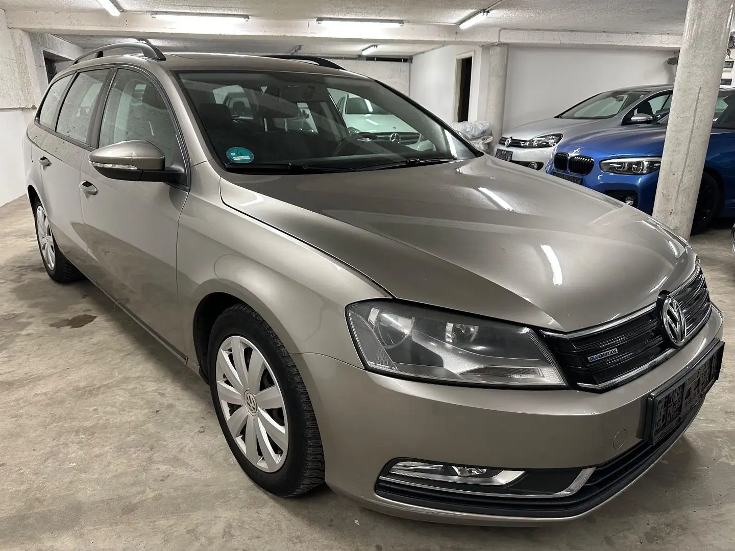 Volkswagen Passat Variant 1,6 TDI Trendline BlueMotion Braun - 1