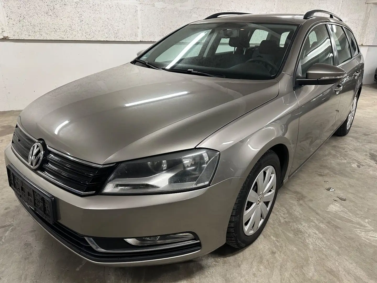 Volkswagen Passat Variant 1,6 TDI Trendline BlueMotion Braun - 2