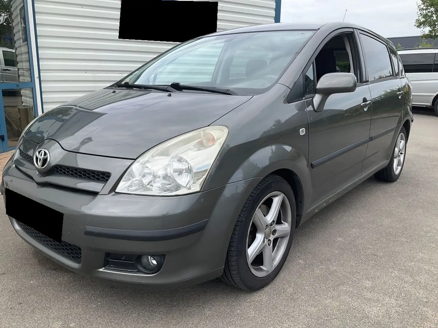Toyota Corolla Verso 177 D-4D CLEAN POWER 5 PLACES Grau - 1