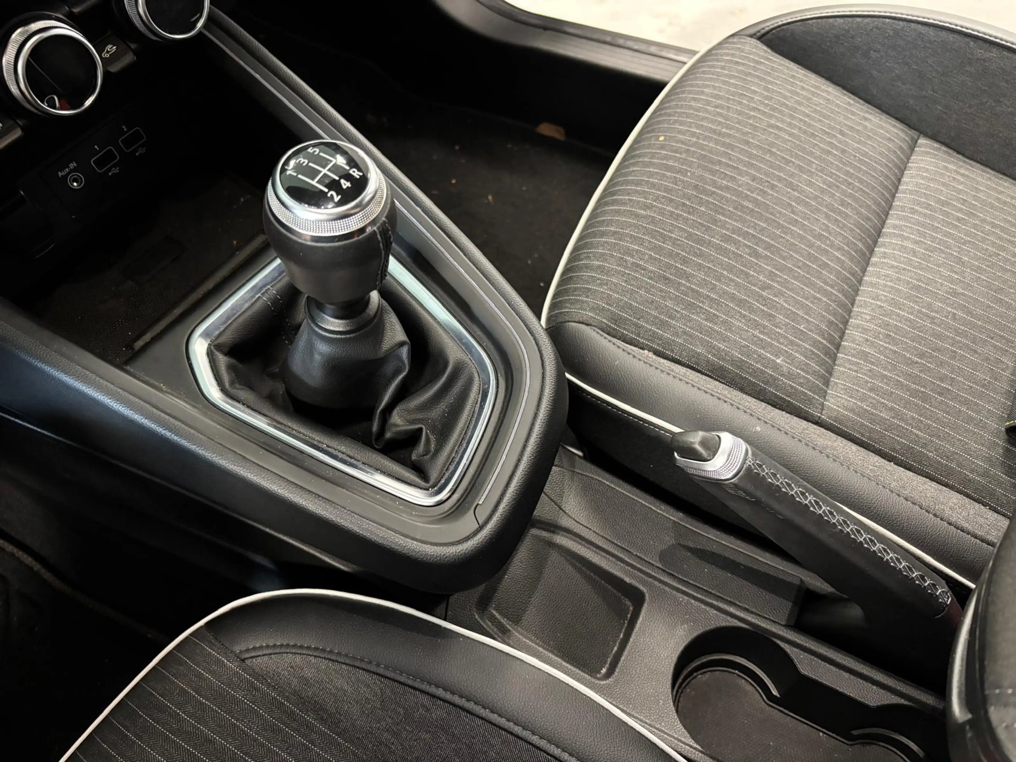 Renault Clio 1.0 TCe Intens — photo 15