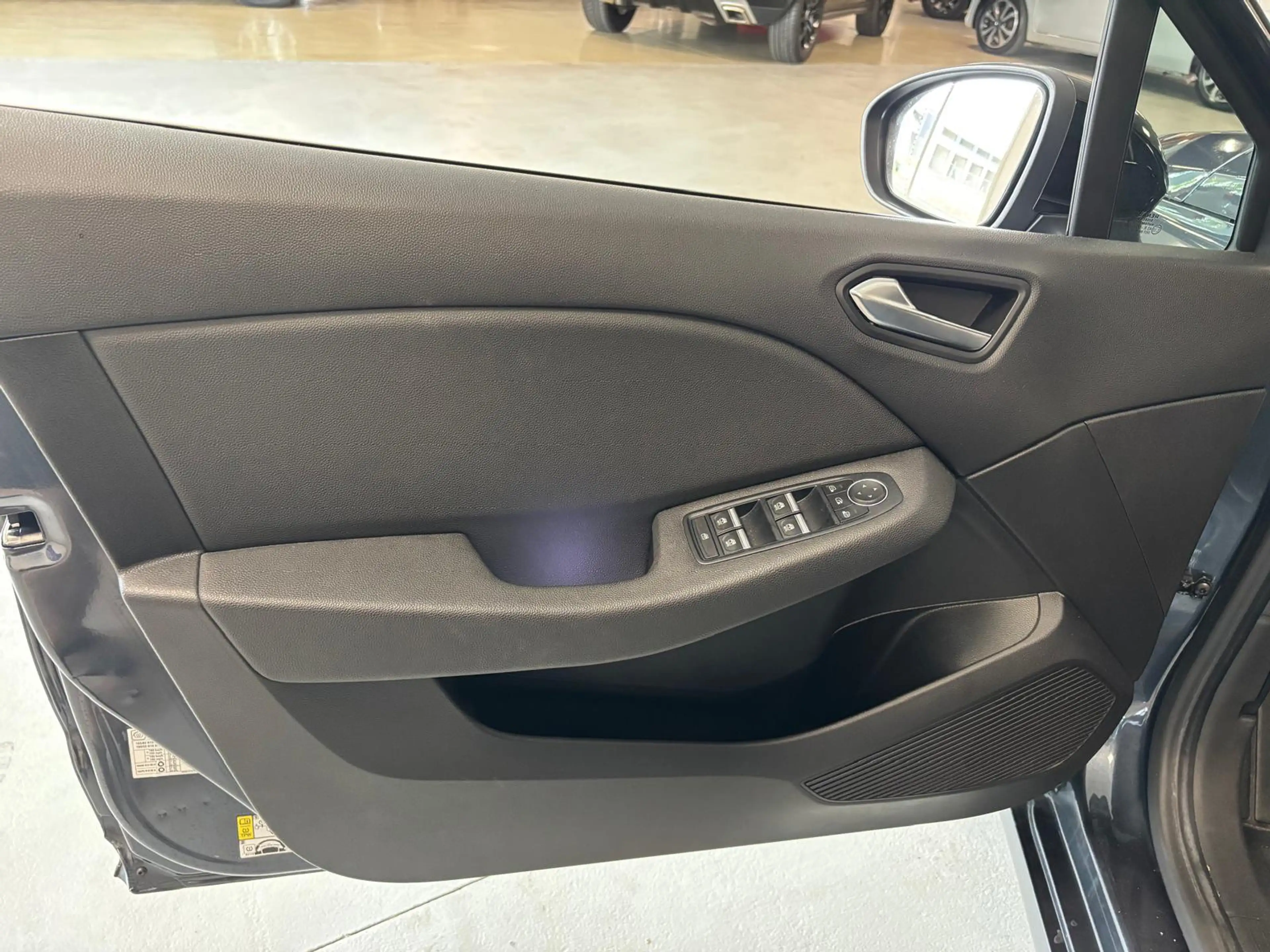 Renault Clio 1.0 TCe Intens — photo 9