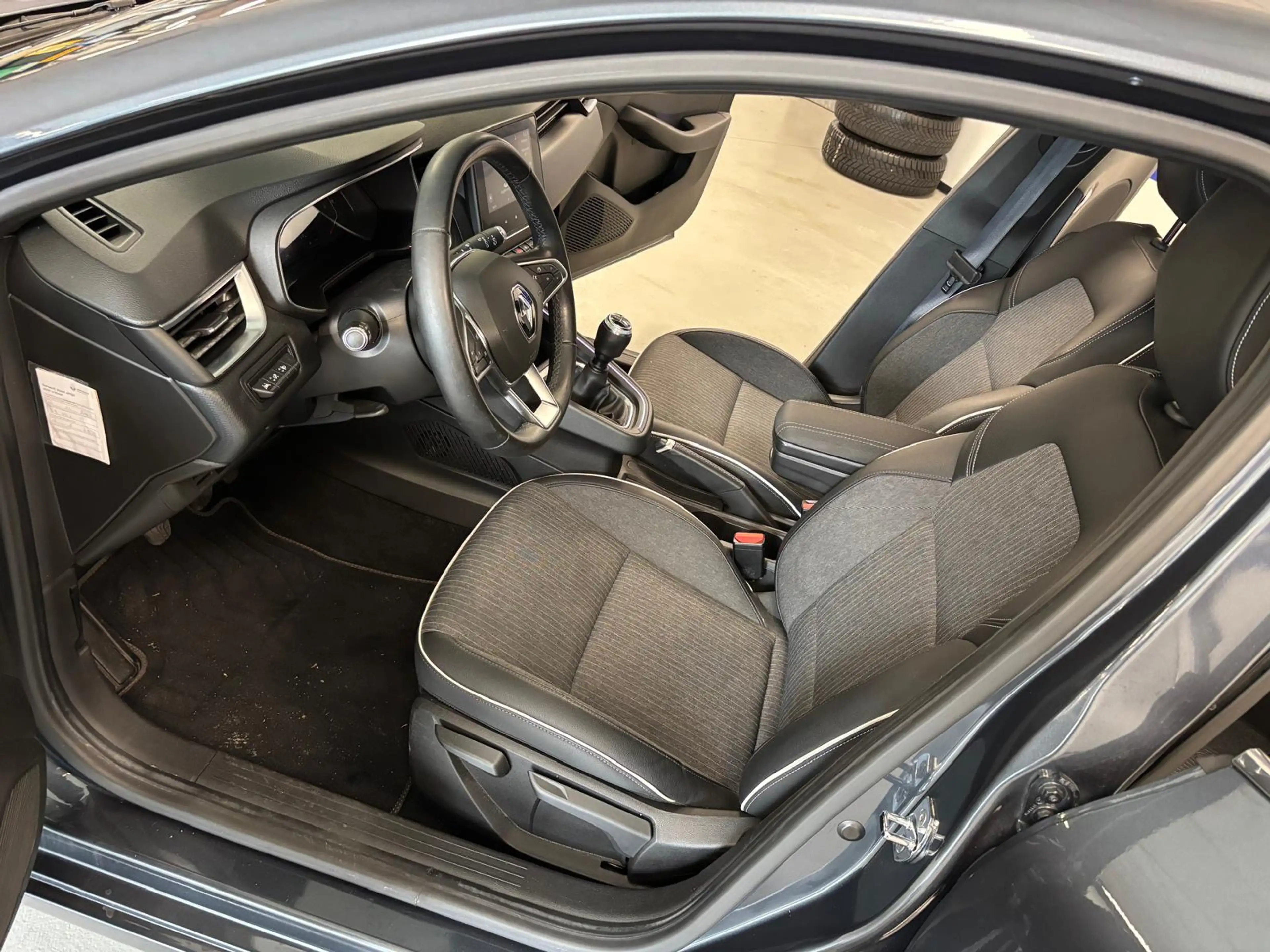 Renault Clio 1.0 TCe Intens — photo 10