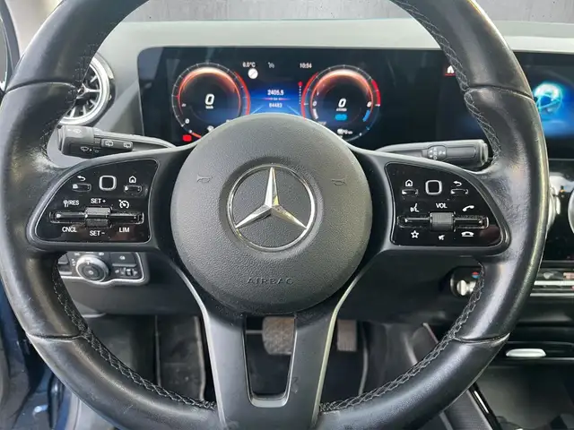 Mercedes-Benz 250 view 10