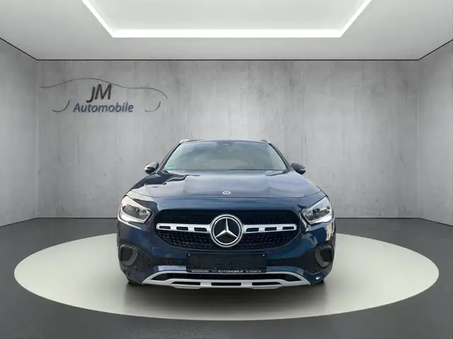 Mercedes-Benz 250 view 2