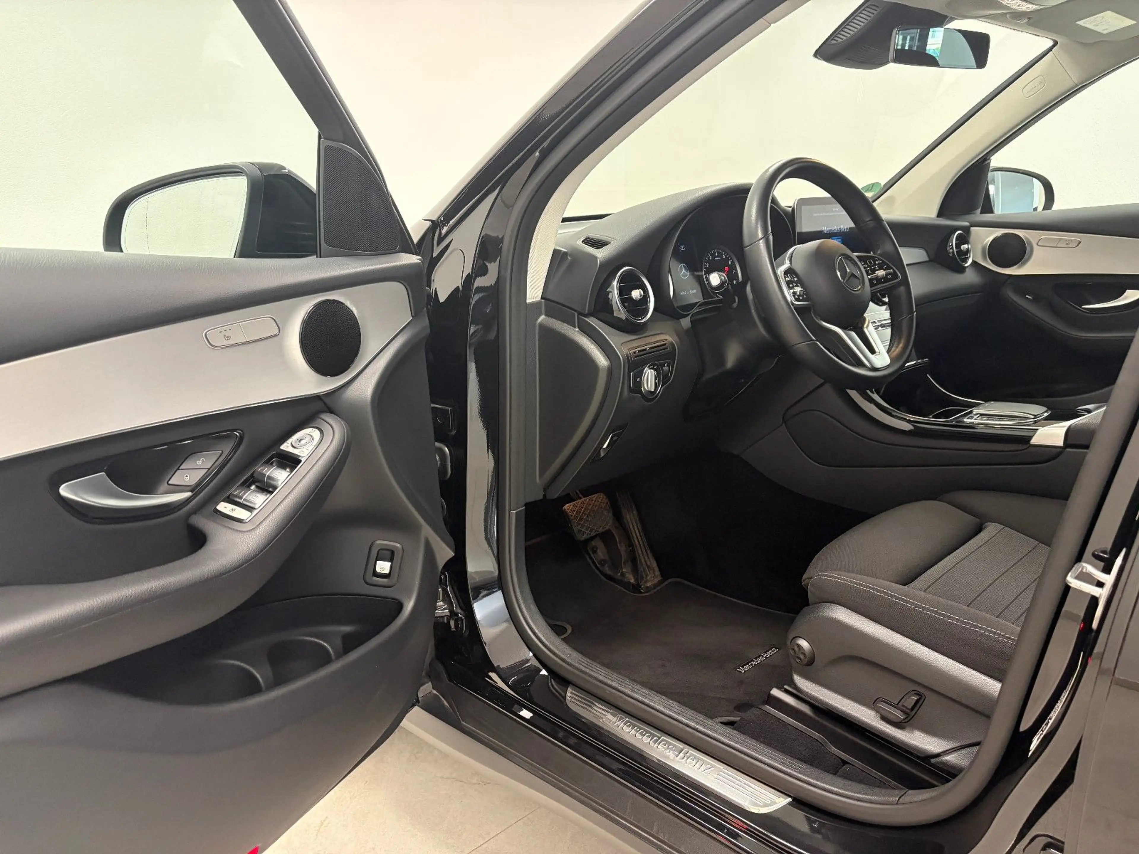 Mercedes-Benz GLC 200 4Matic *AHK*KAMERA* — photo 11
