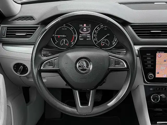 Skoda Superb view 11