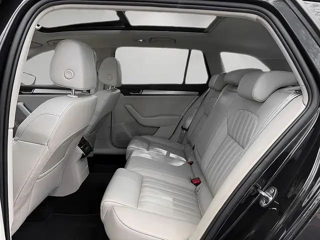Skoda Superb view 12