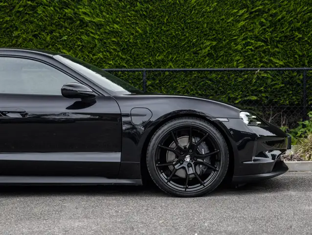 Porsche Taycan view 18