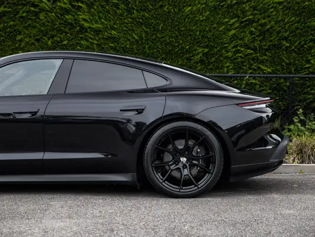 Porsche Taycan view 26