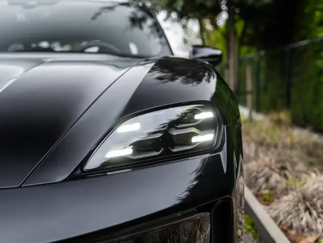 Porsche Taycan view 14