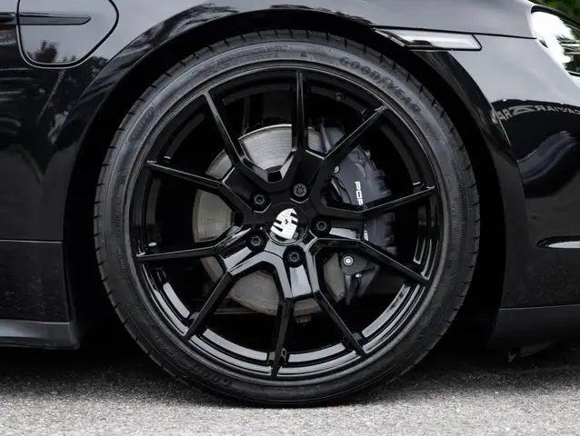 Porsche Taycan view 10