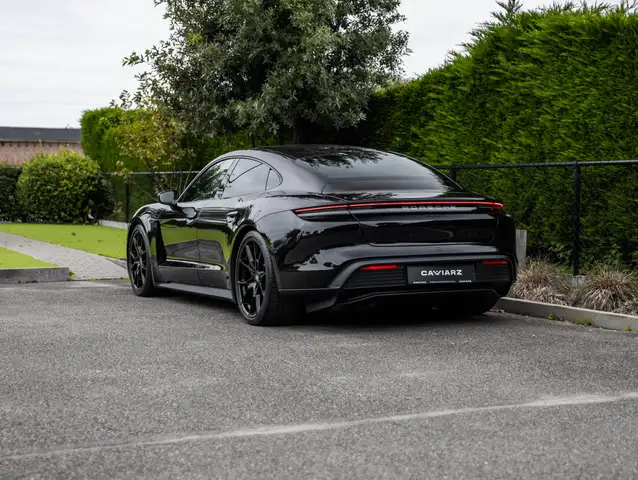 Porsche Taycan view 28