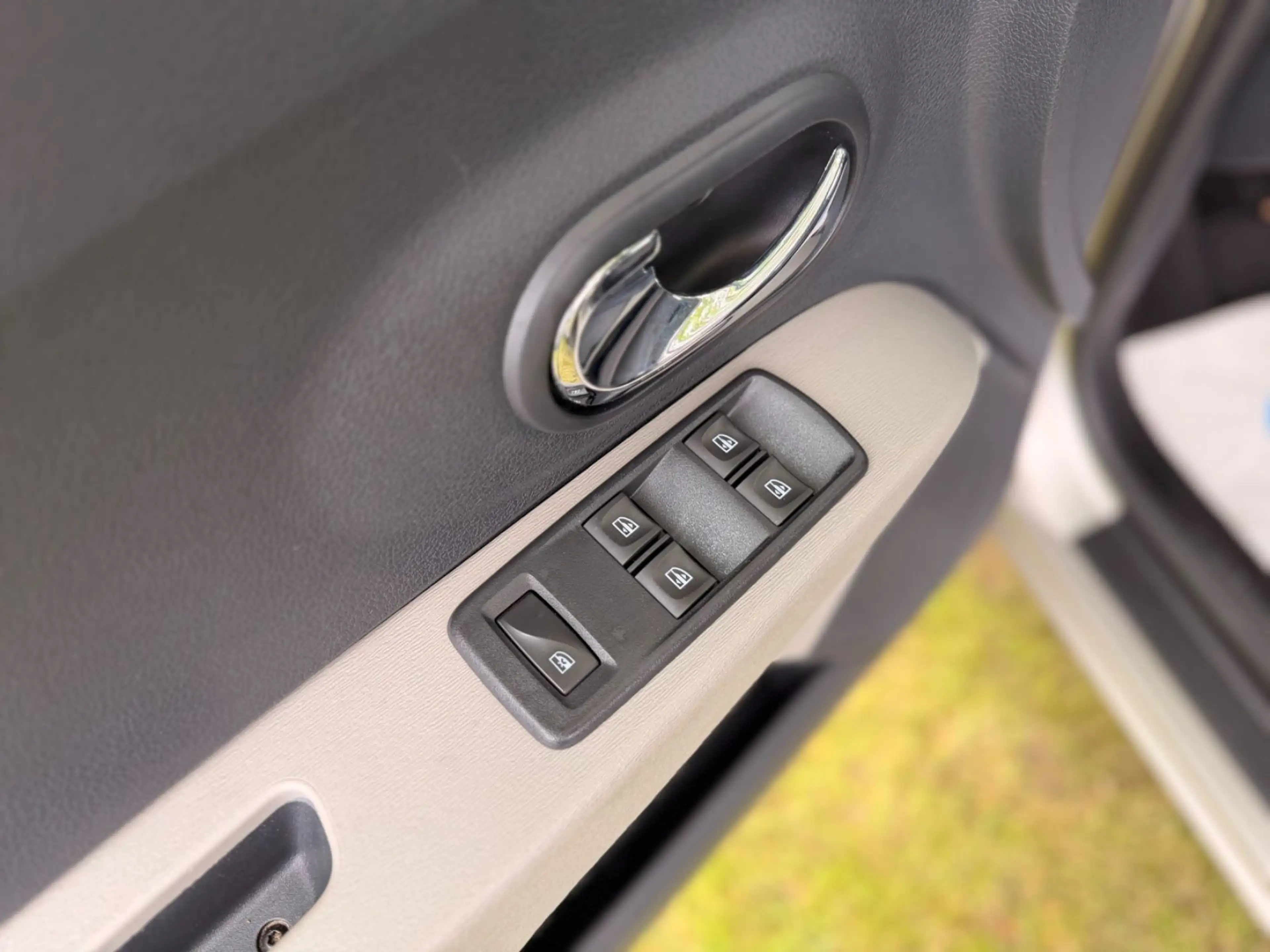 Dacia Lodgy Prestige KLIMA/AHK/TEMP/NAVI/PDC — photo 8