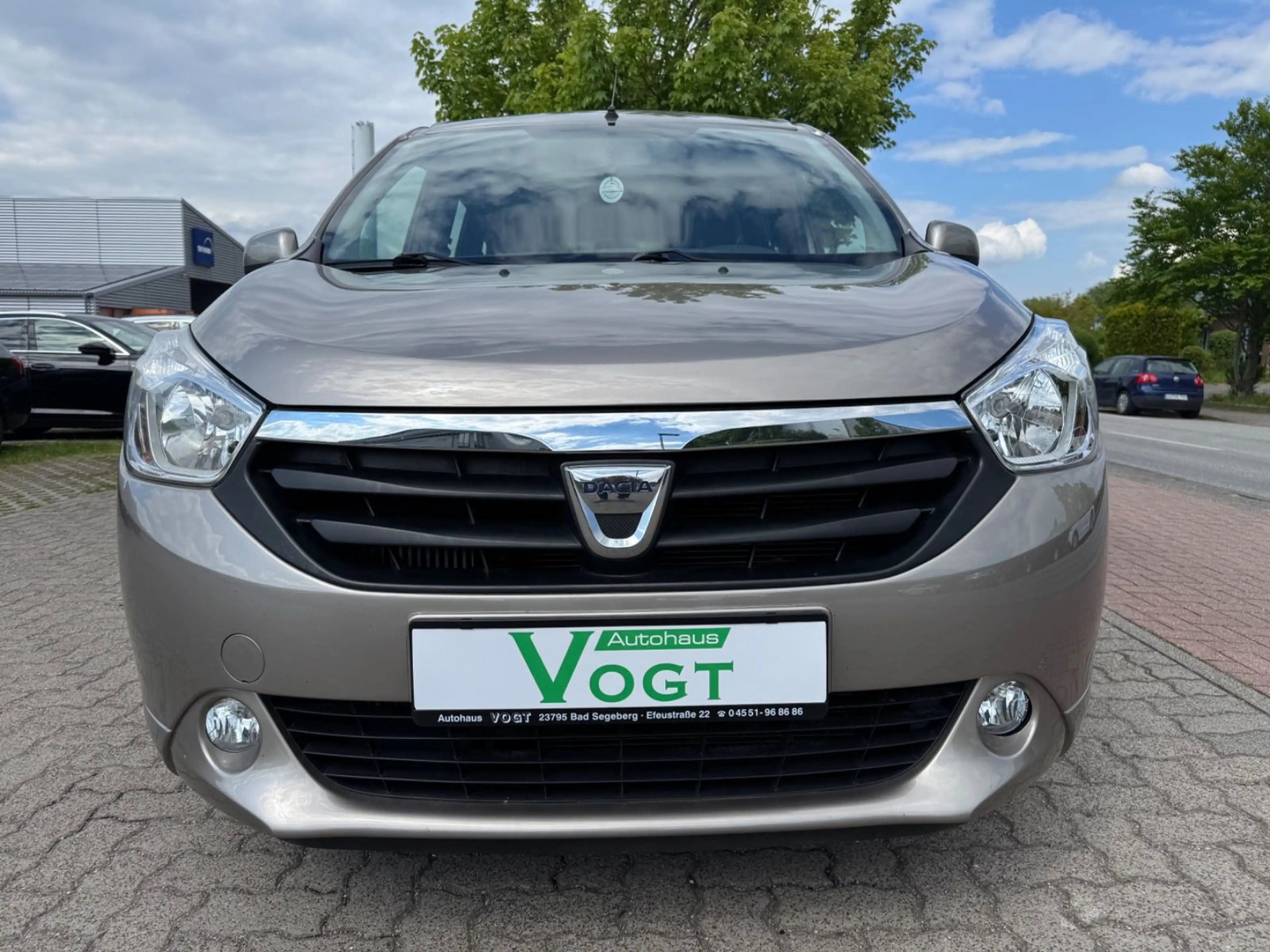 Dacia Lodgy Prestige KLIMA/AHK/TEMP/NAVI/PDC — photo 2