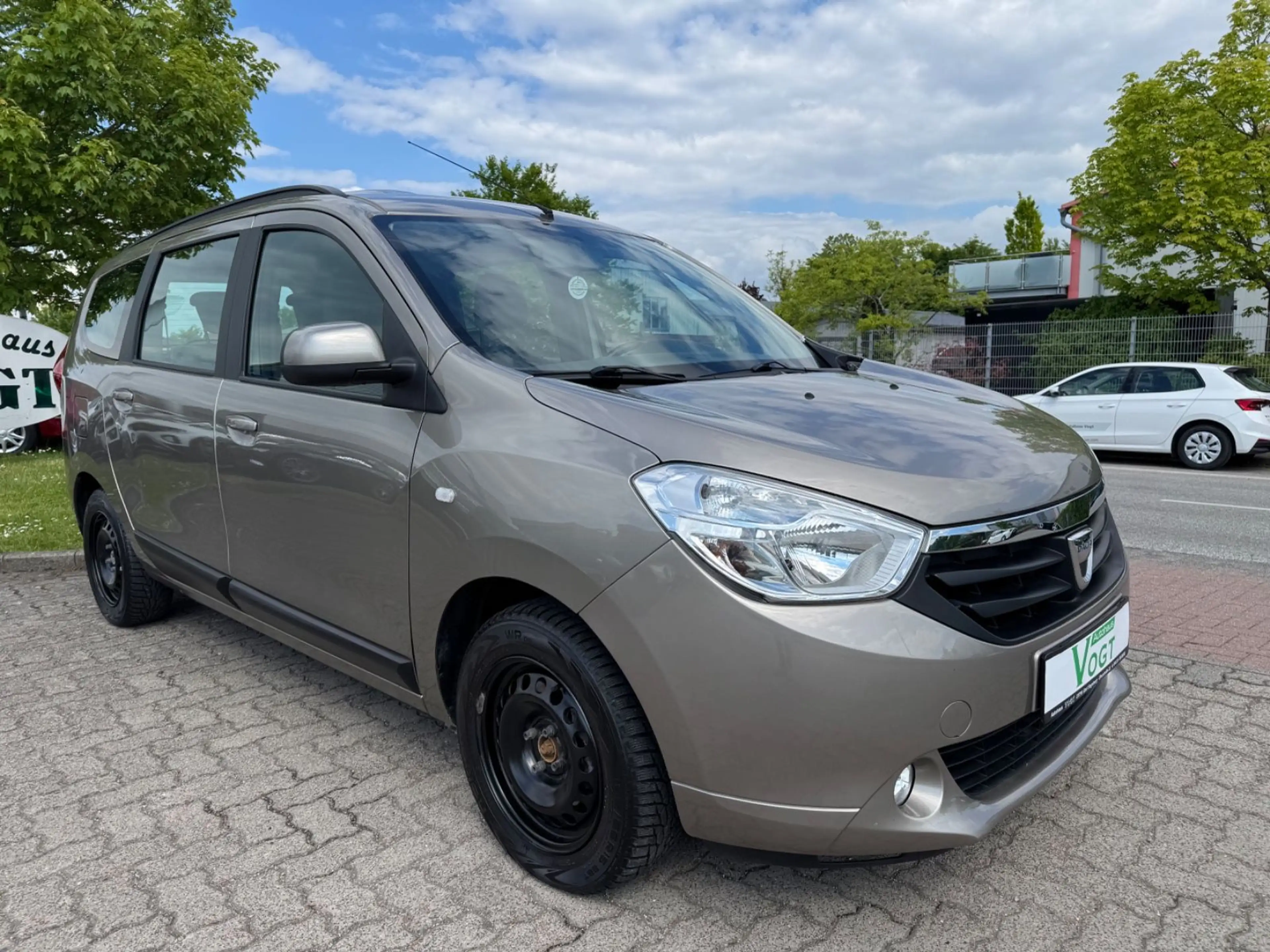 Dacia Lodgy Prestige KLIMA/AHK/TEMP/NAVI/PDC — photo 3