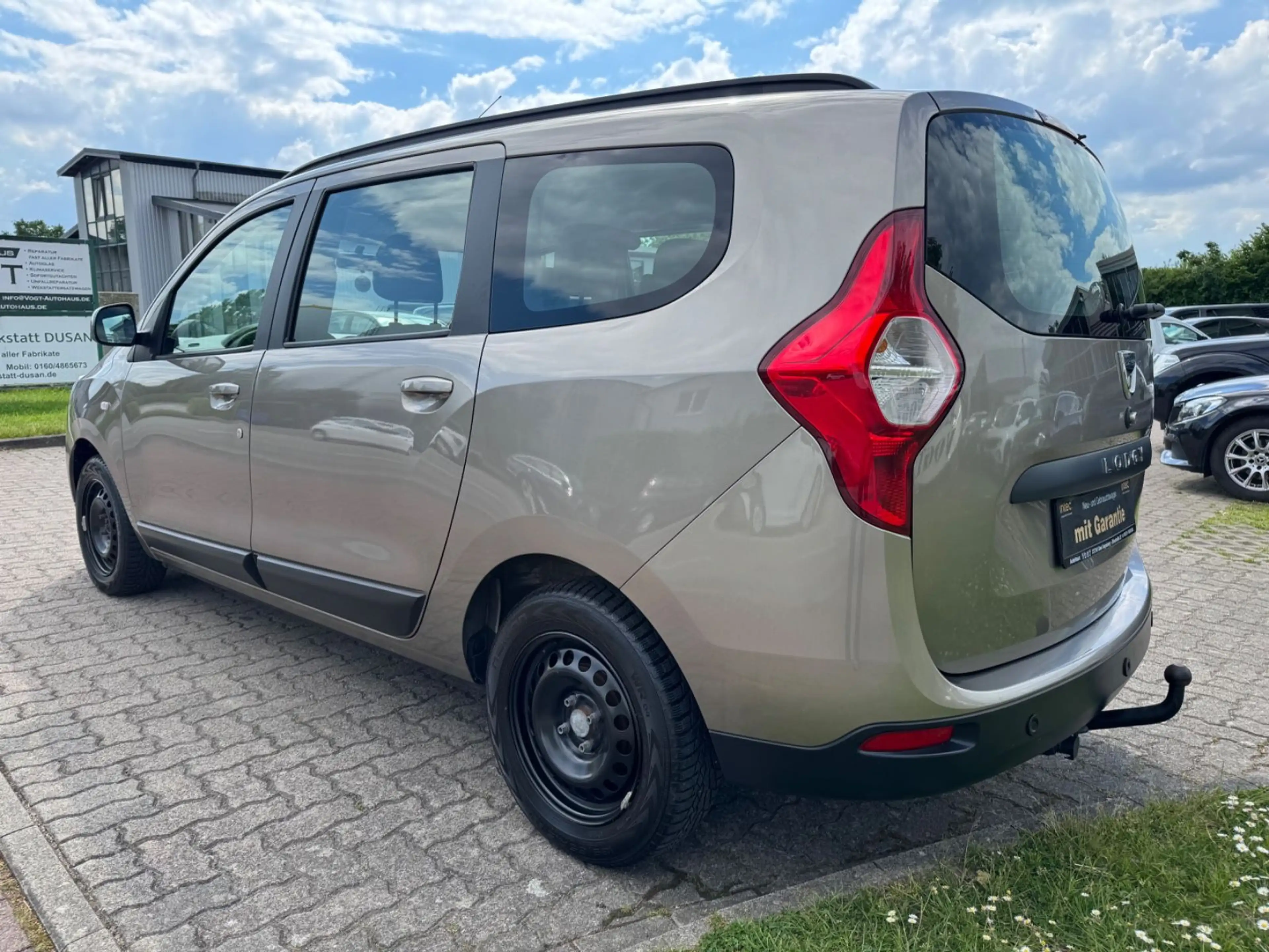 Dacia Lodgy Prestige KLIMA/AHK/TEMP/NAVI/PDC — photo 6