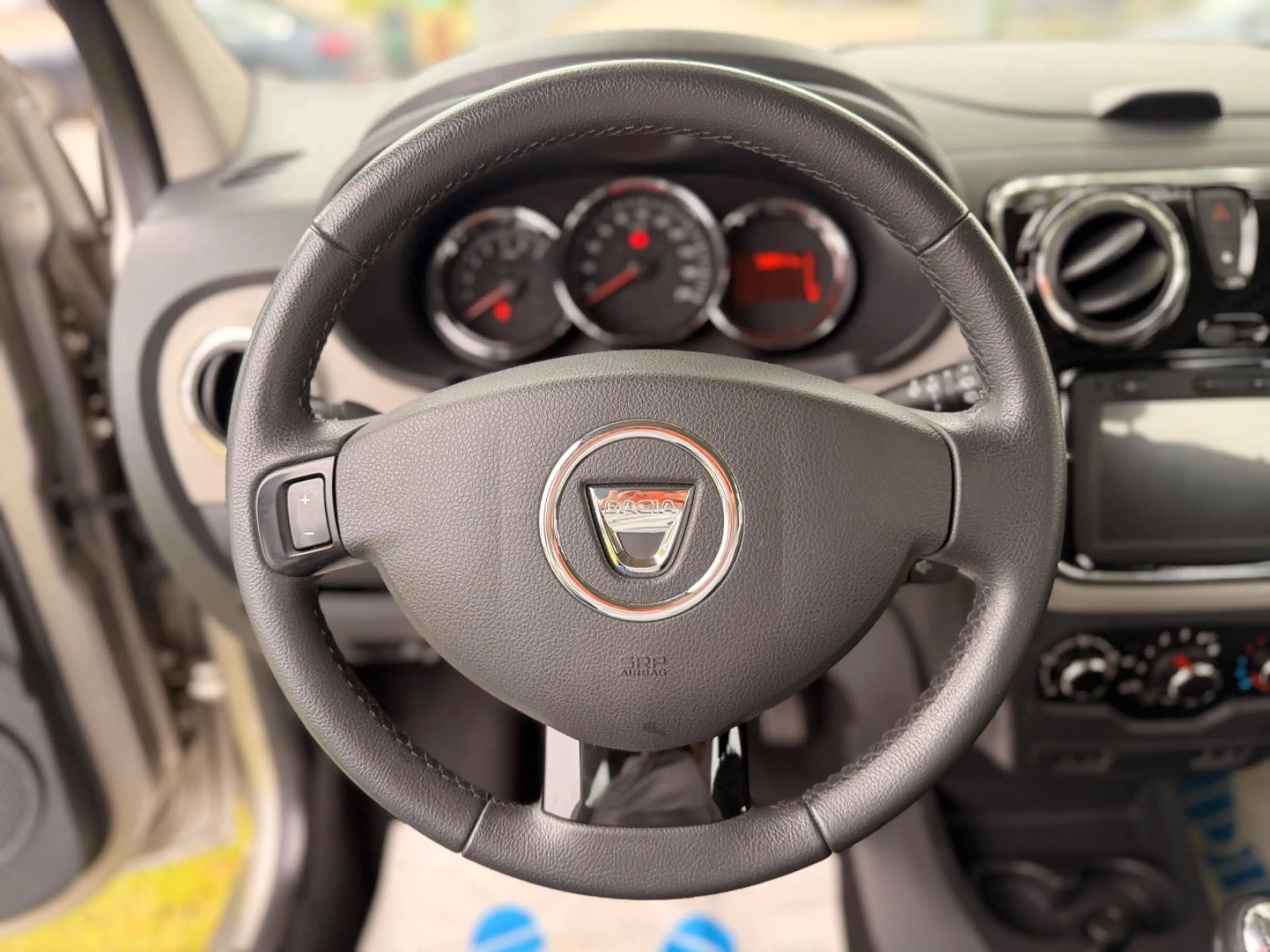 Dacia Lodgy Prestige KLIMA/AHK/TEMP/NAVI/PDC — photo 14