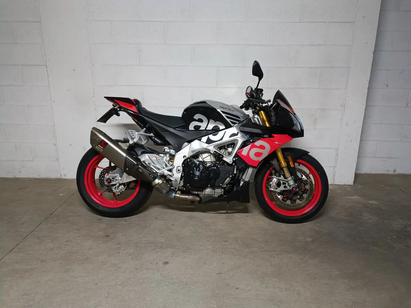 Aprilia Tuono V4 - Factory - 1