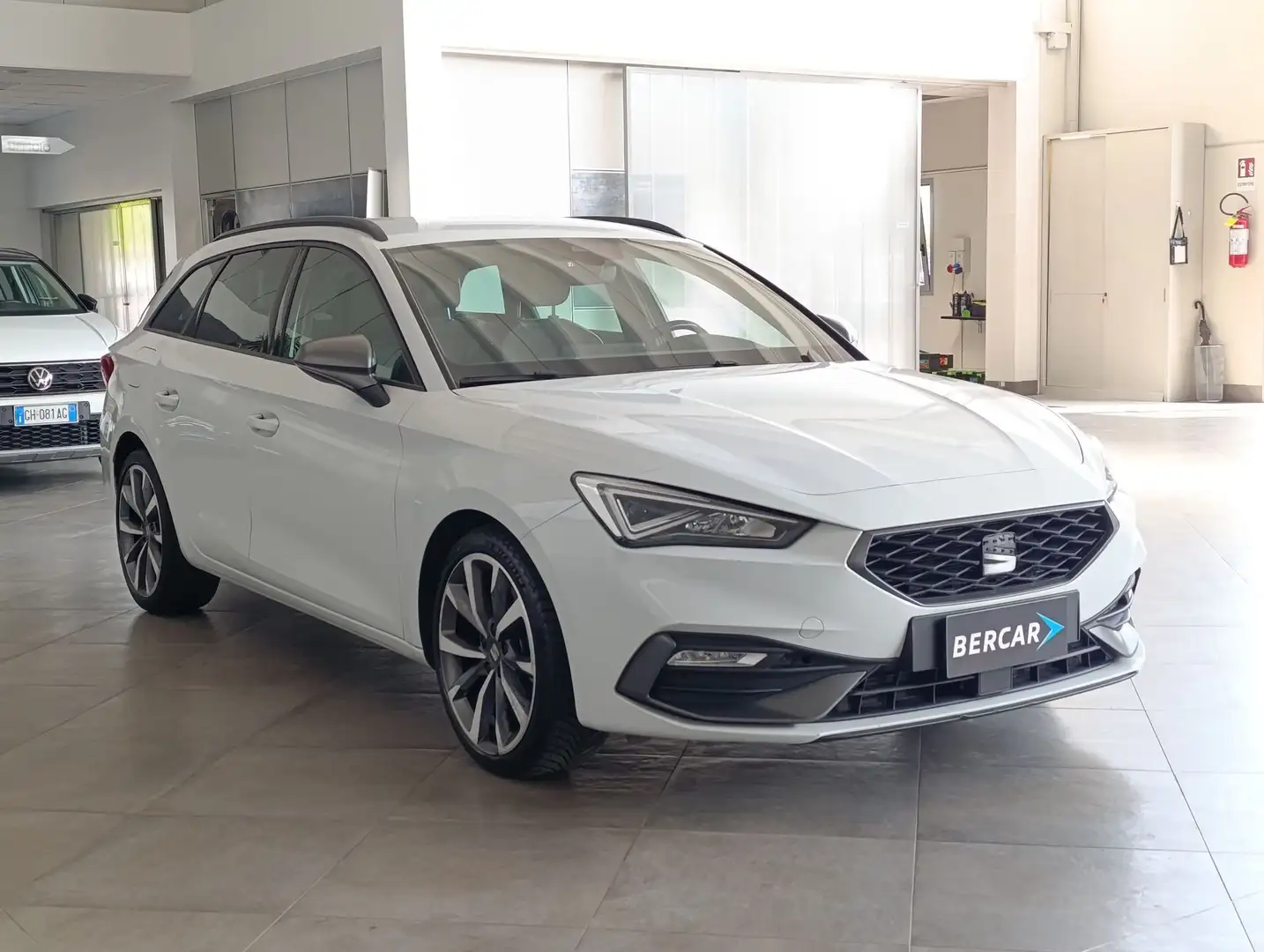 SEAT Leon Leon Sportstourer 2.0 TDI 150 CV DSG FR Wit - 2