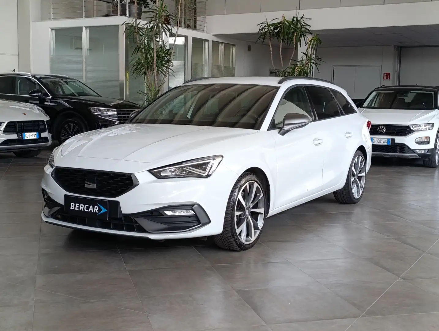 SEAT Leon Leon Sportstourer 2.0 TDI 150 CV DSG FR Wit - 1