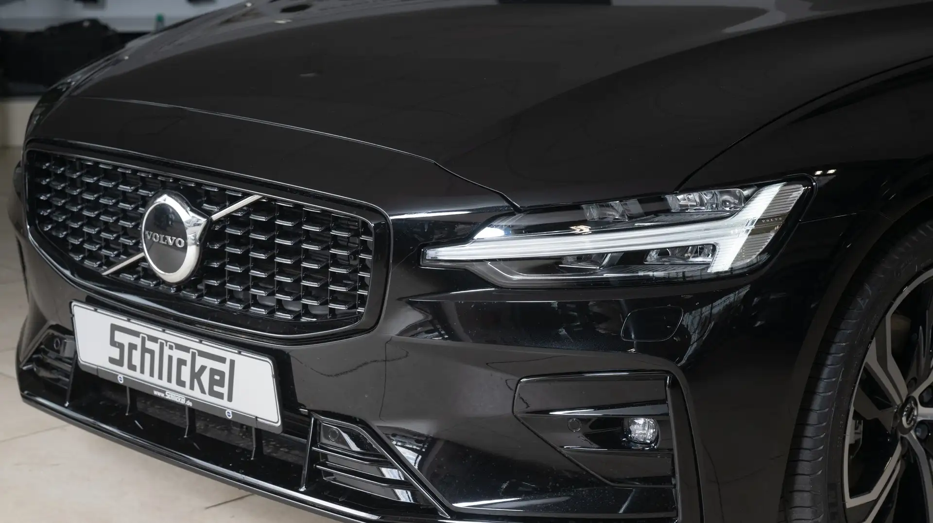 Volvo S60 B4 Benzin Plus Dark Black-Line ACC Panoramadach Noir - 2
