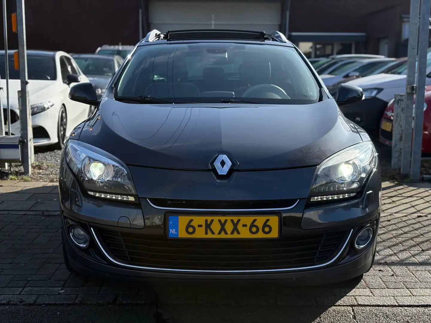 Renault Megane Estate 1.4 TCe Bose | Panoramadak | Xenon | Half l Grau - 2