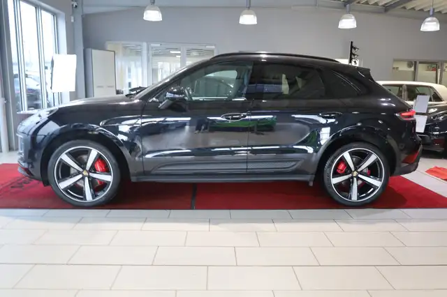 Porsche Macan view 2