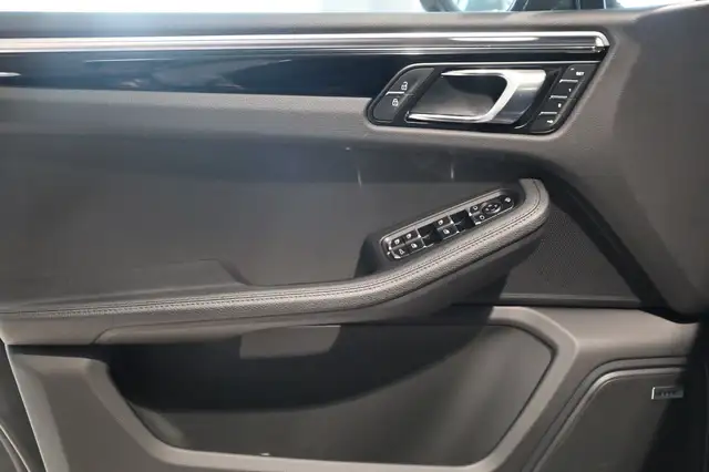 Porsche Macan view 10