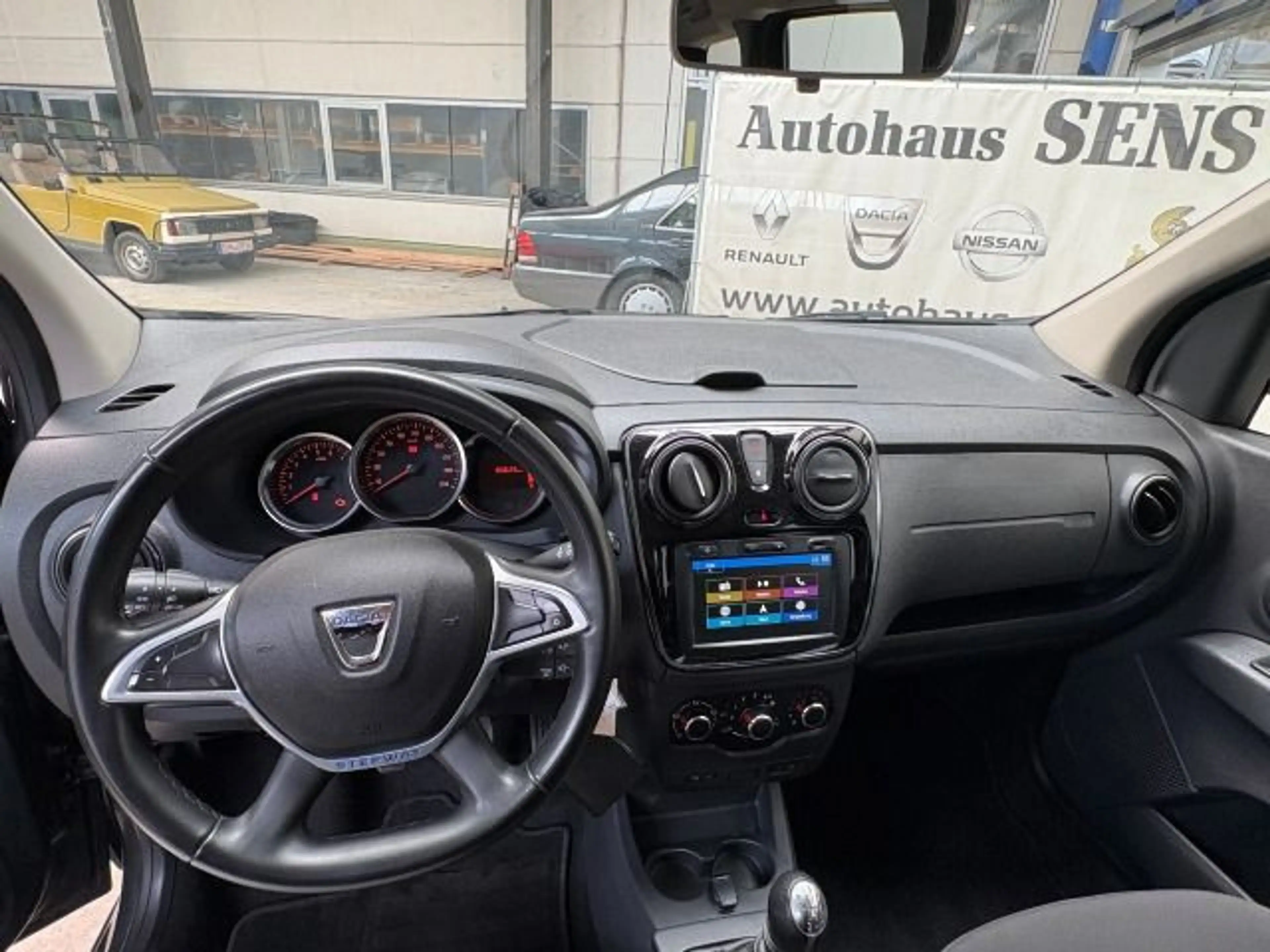 Dacia Lodgy 1.5 BLUE dCi 115 Stepway Selection — photo 12