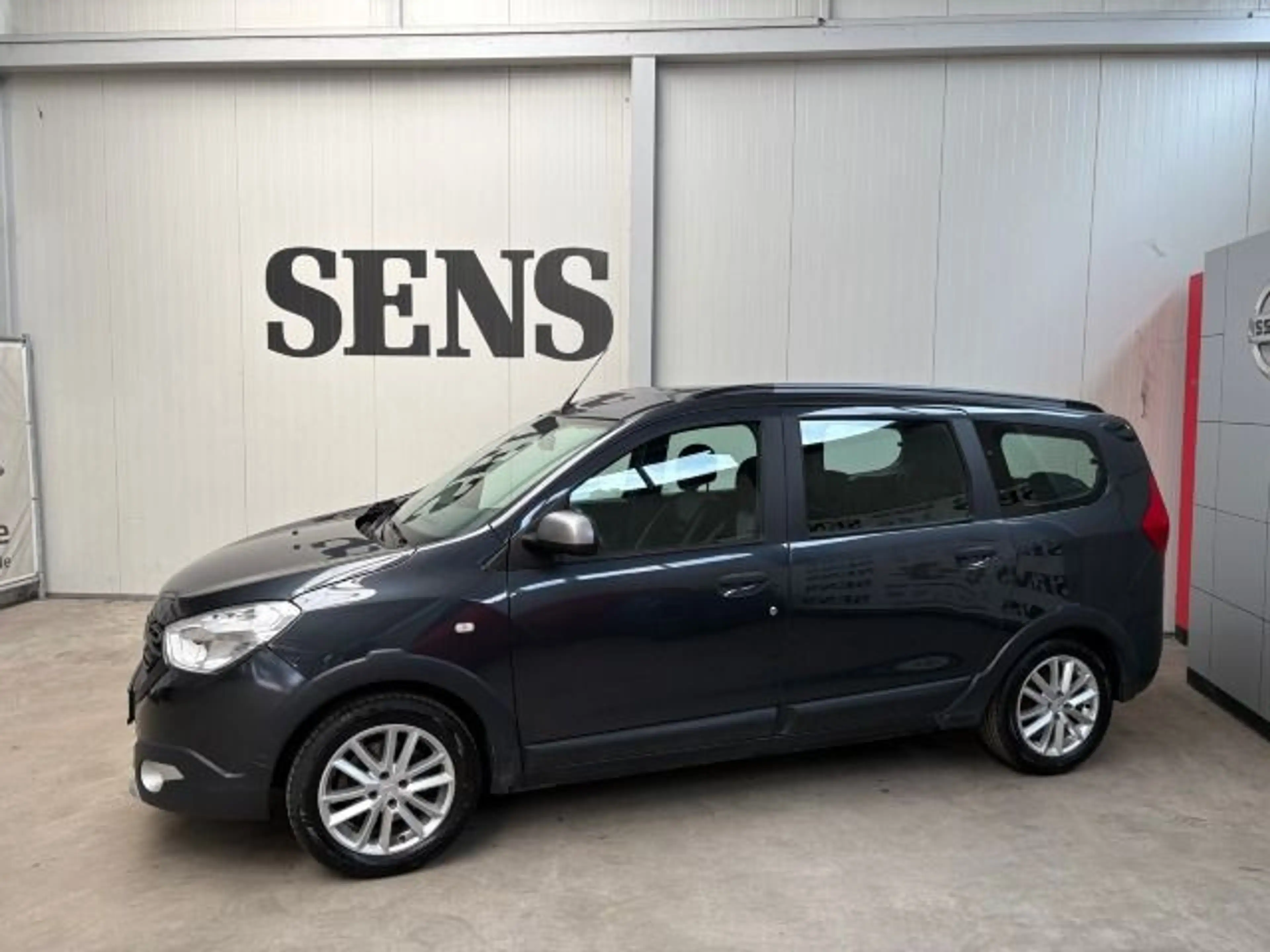 Dacia Lodgy 1.5 BLUE dCi 115 Stepway Selection — photo 4