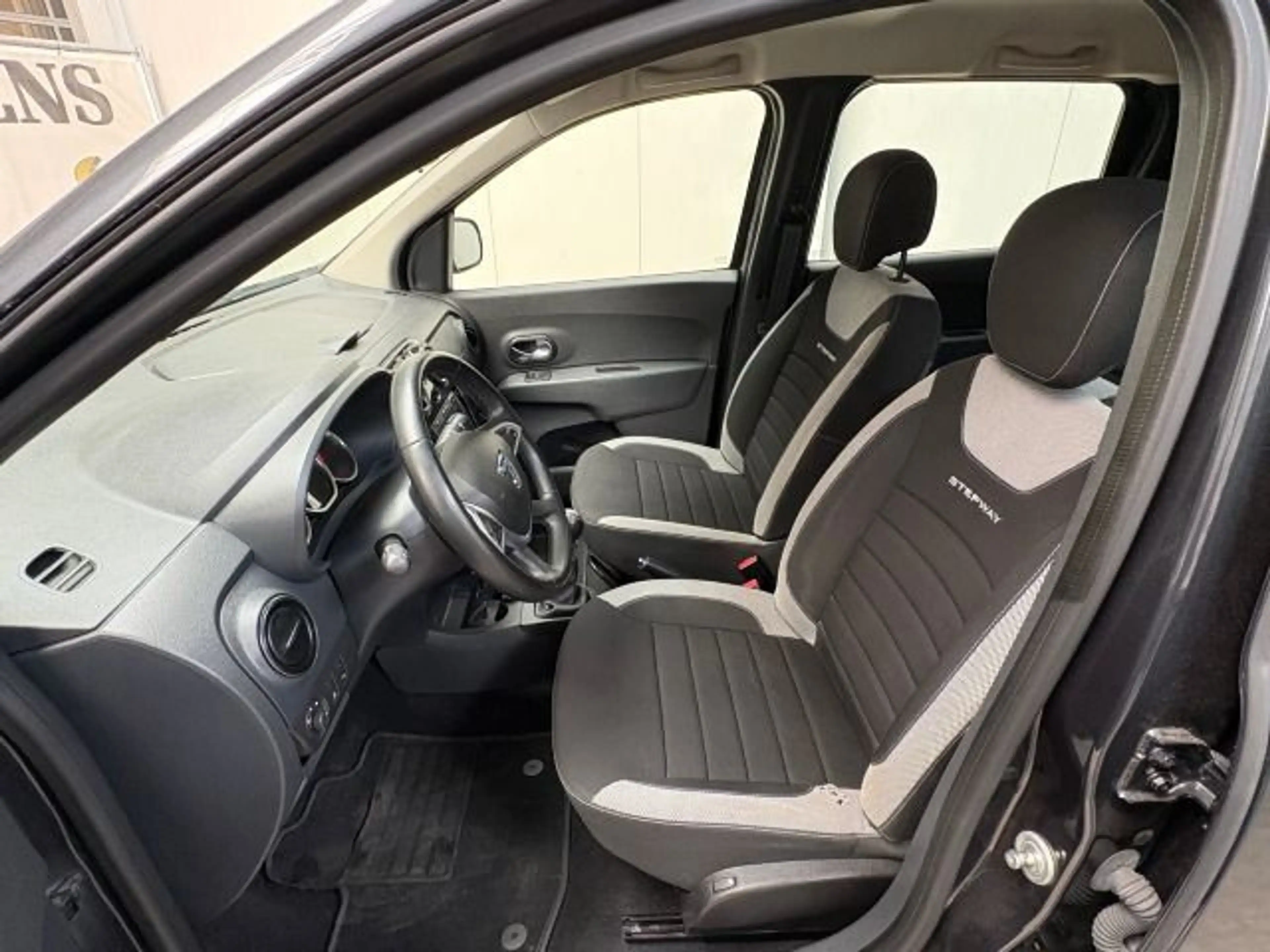 Dacia Lodgy 1.5 BLUE dCi 115 Stepway Selection — photo 9