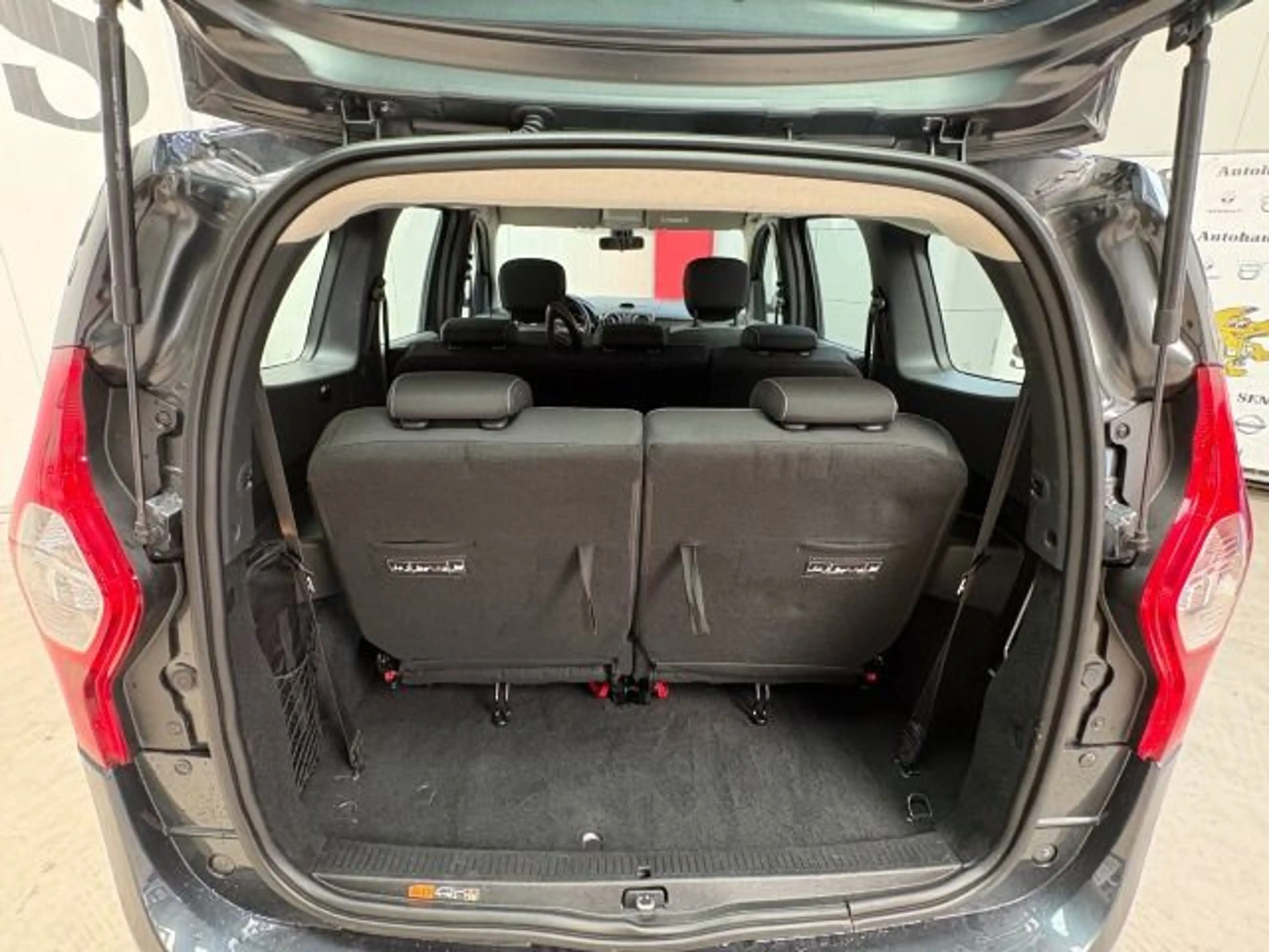 Dacia Lodgy 1.5 BLUE dCi 115 Stepway Selection — photo 7