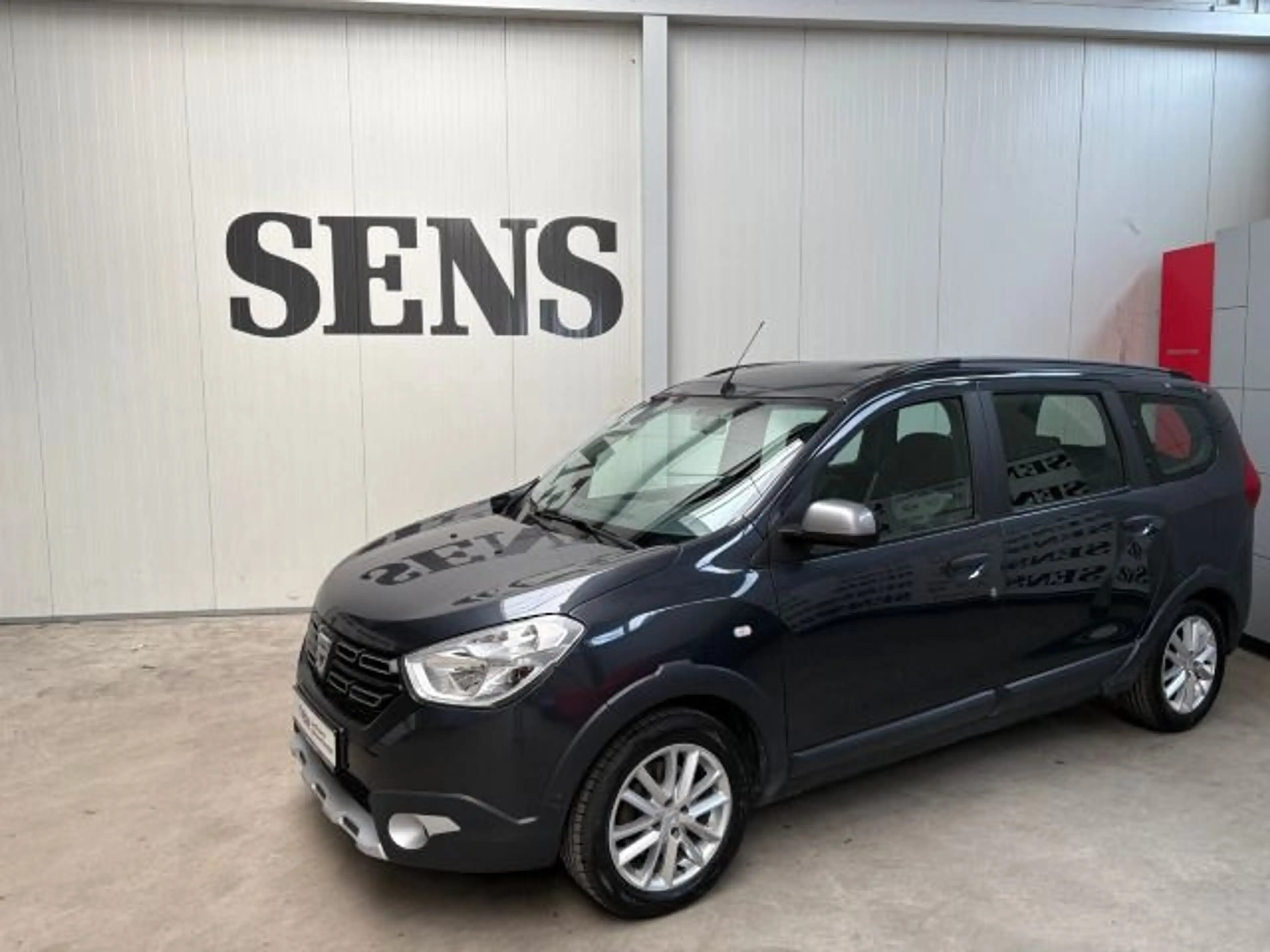 Dacia Lodgy 1.5 BLUE dCi 115 Stepway Selection — photo 3