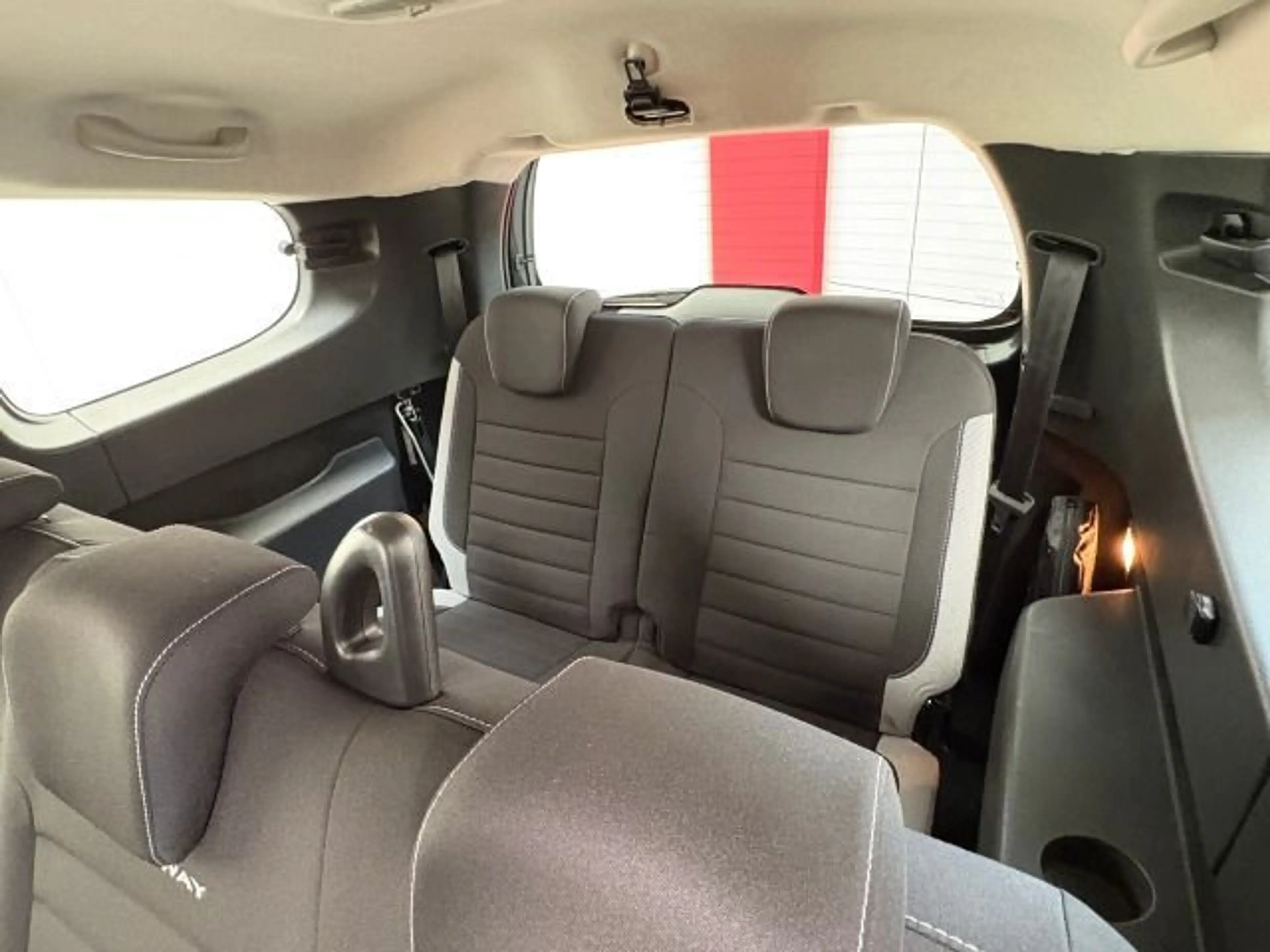 Dacia Lodgy 1.5 BLUE dCi 115 Stepway Selection — photo 11