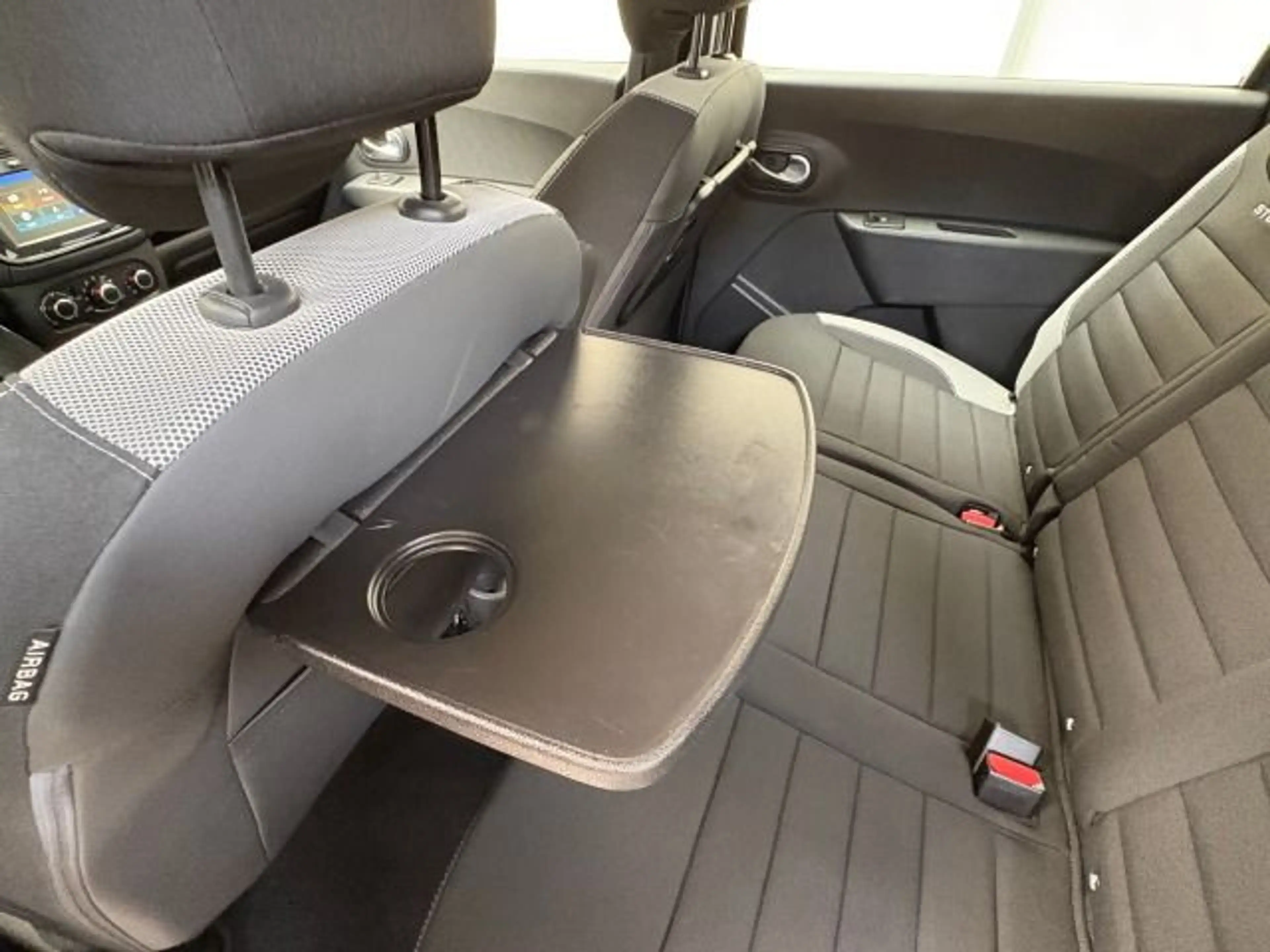 Dacia Lodgy 1.5 BLUE dCi 115 Stepway Selection — photo 10