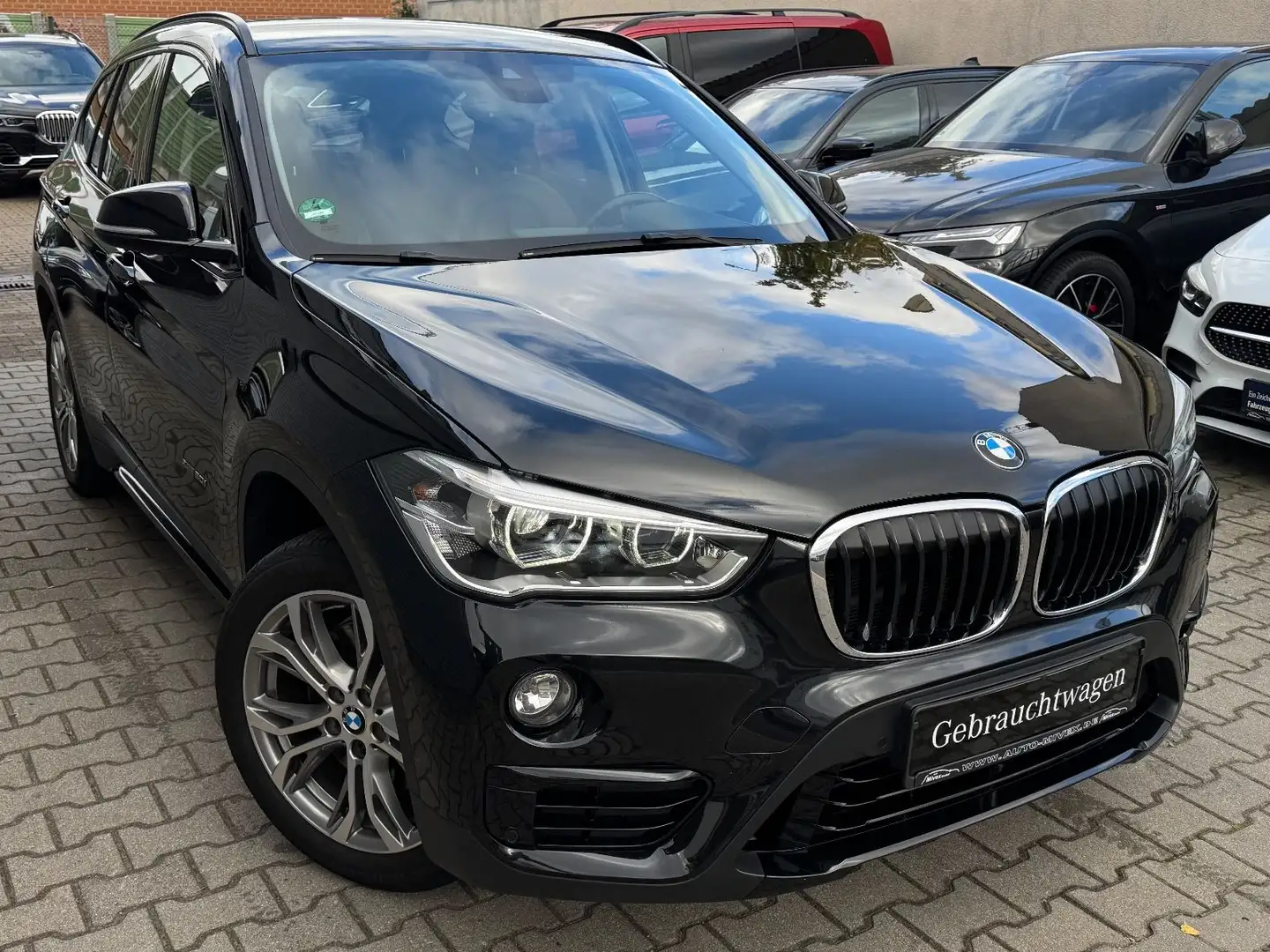 BMW X1 xDrive 20 i Sport Line LED NAVI LEDER Schwarz - 2