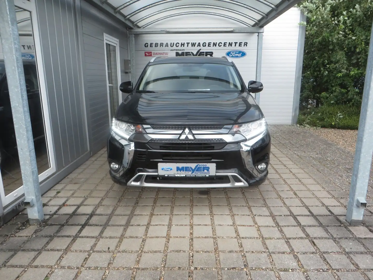 Mitsubishi Outlander PHEV Basis Spirit 4WD Zwart - 1