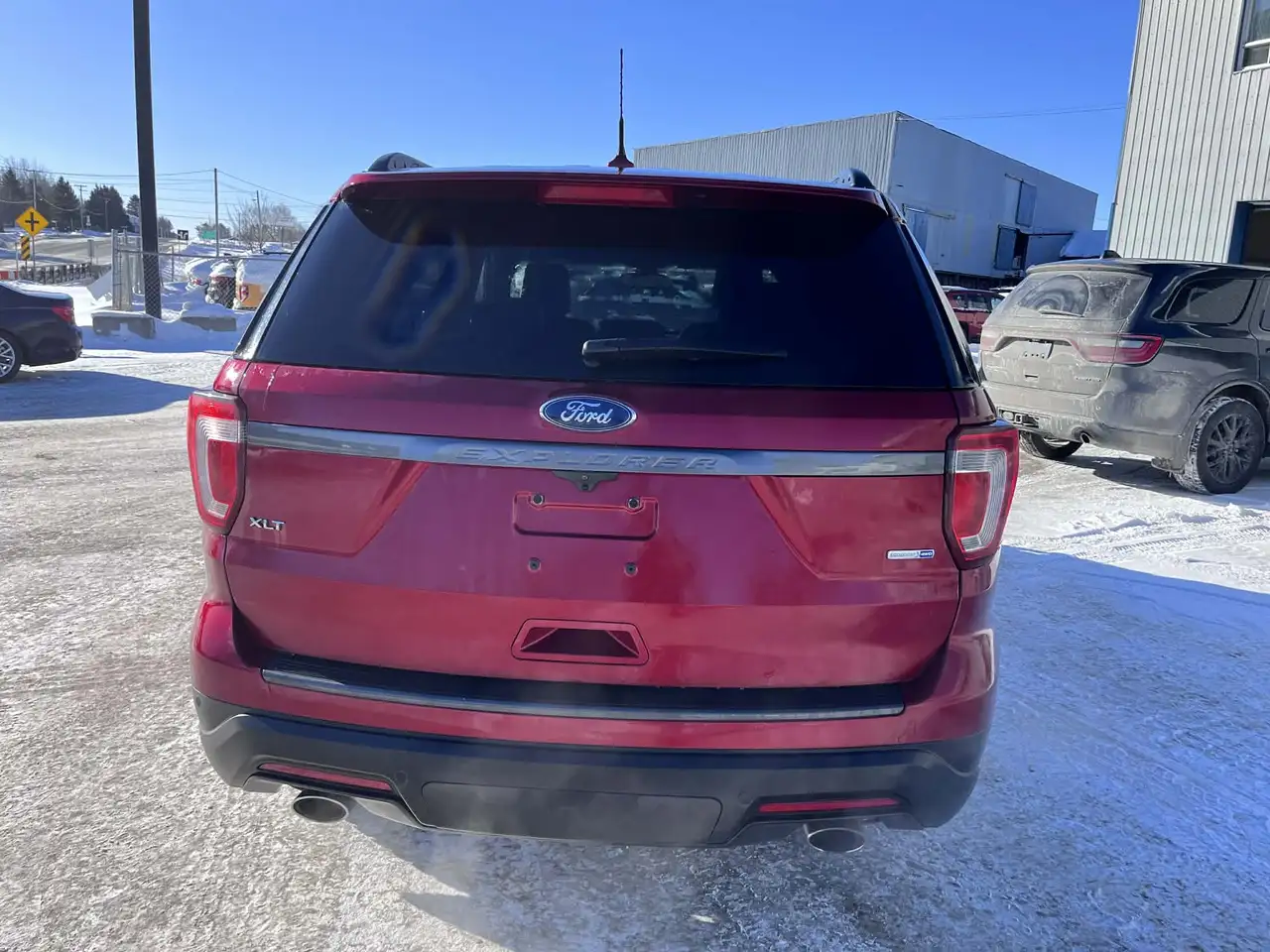 Ford Explorer снимка Ford Explorer