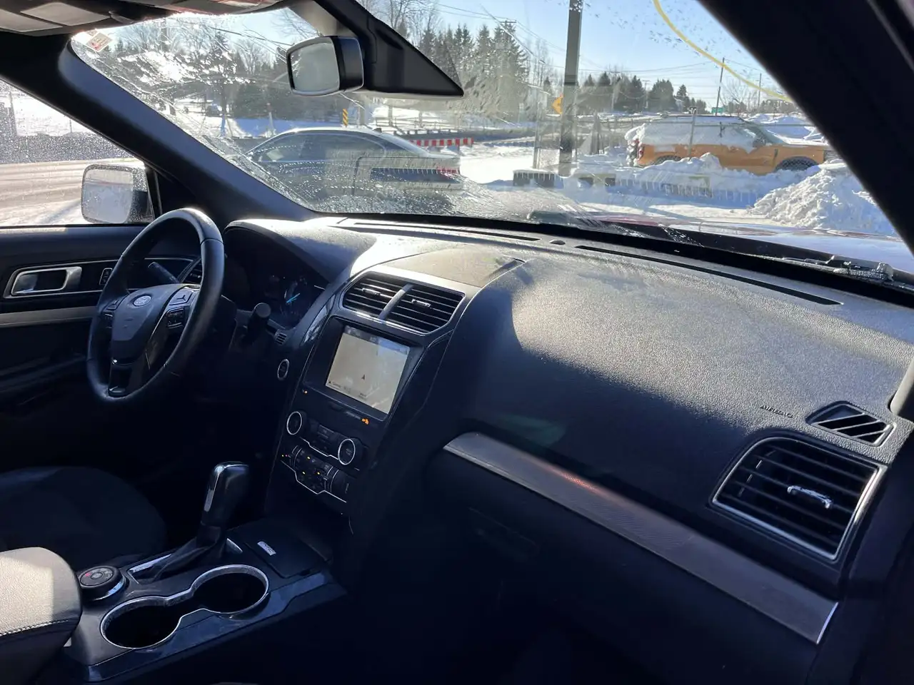 Ford Explorer снимка Ford Explorer