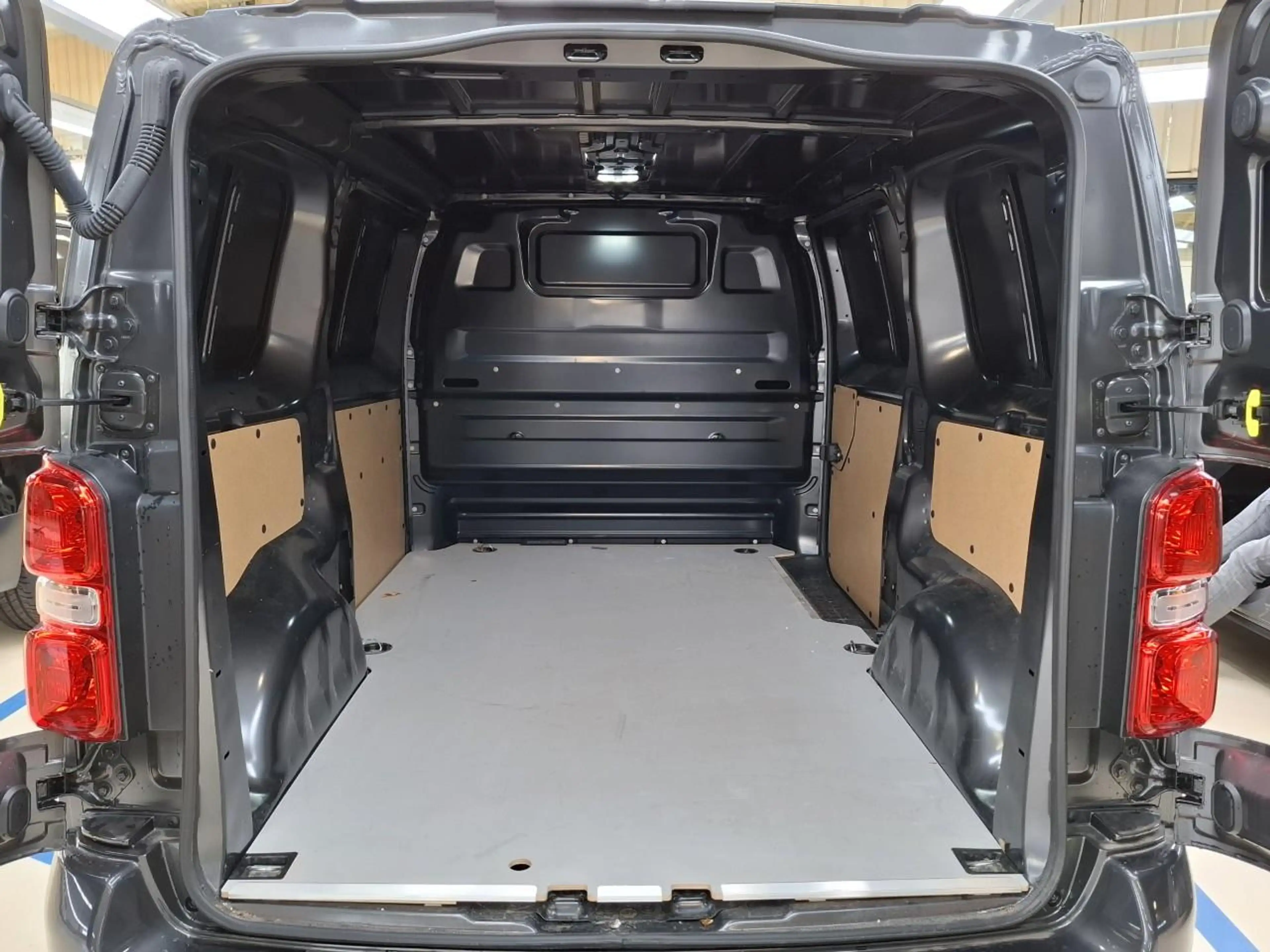 Opel Vivaro-e Electric L2 75 kWh | 11 kW boordlader | Comfort Pa — photo 10